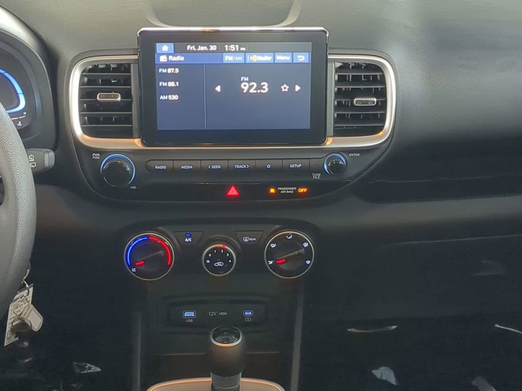 Used 2025 Hyundai Venue SE image 18