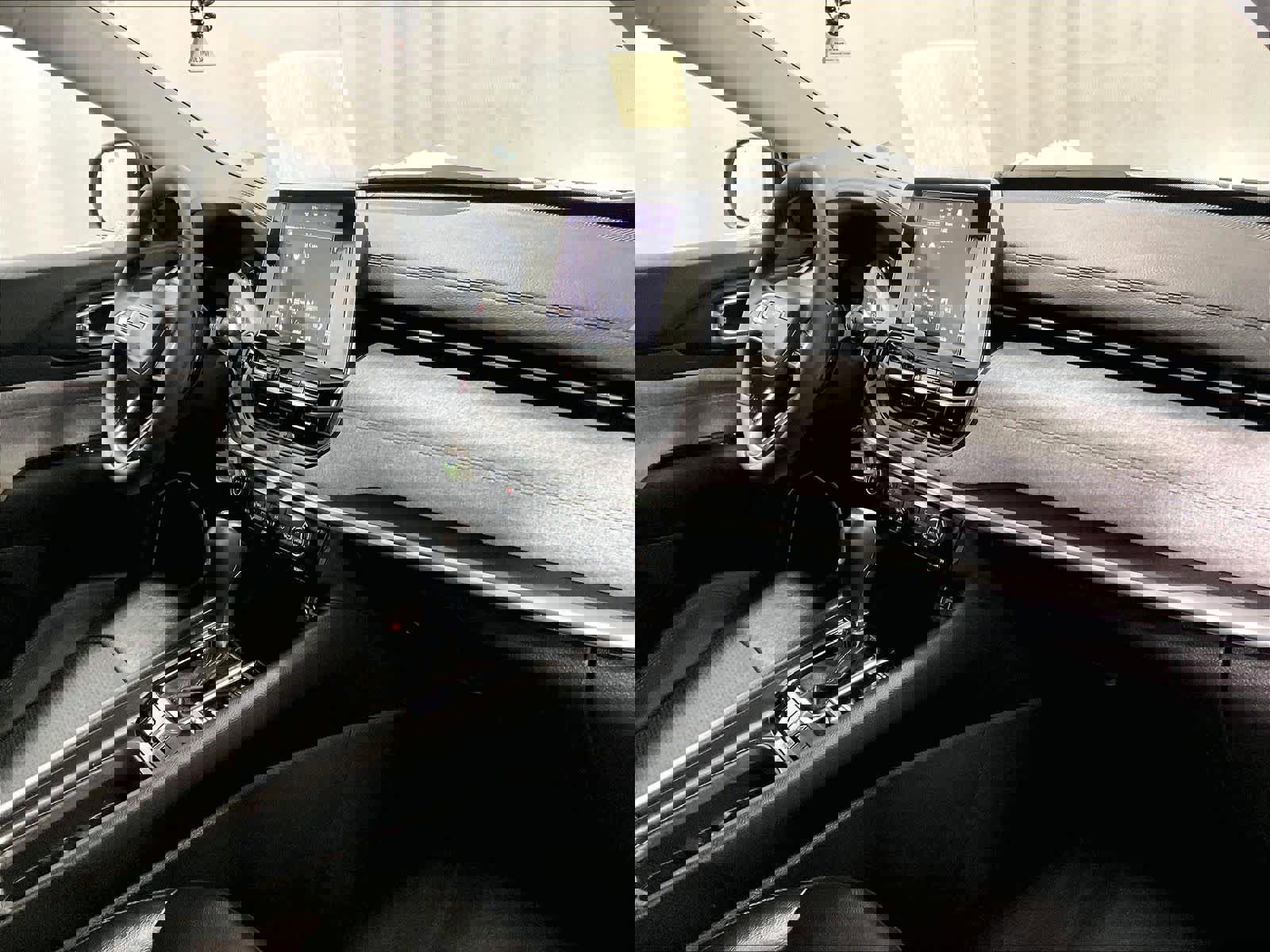 Used 2022 Jeep Compass Latitude w/ Mopar Graphics Package image 14