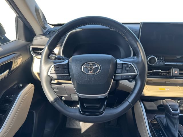Used 2023 Toyota Highlander Limited AWD/4WD image 13