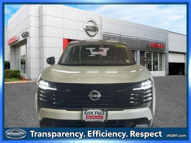 Used 2025 Nissan Kicks SV AWD/4WD image 2