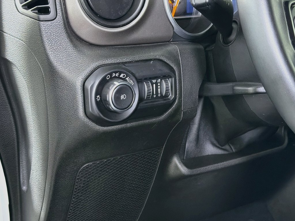 Used 2018 Jeep Wrangler Sport AWD/4WD image 13