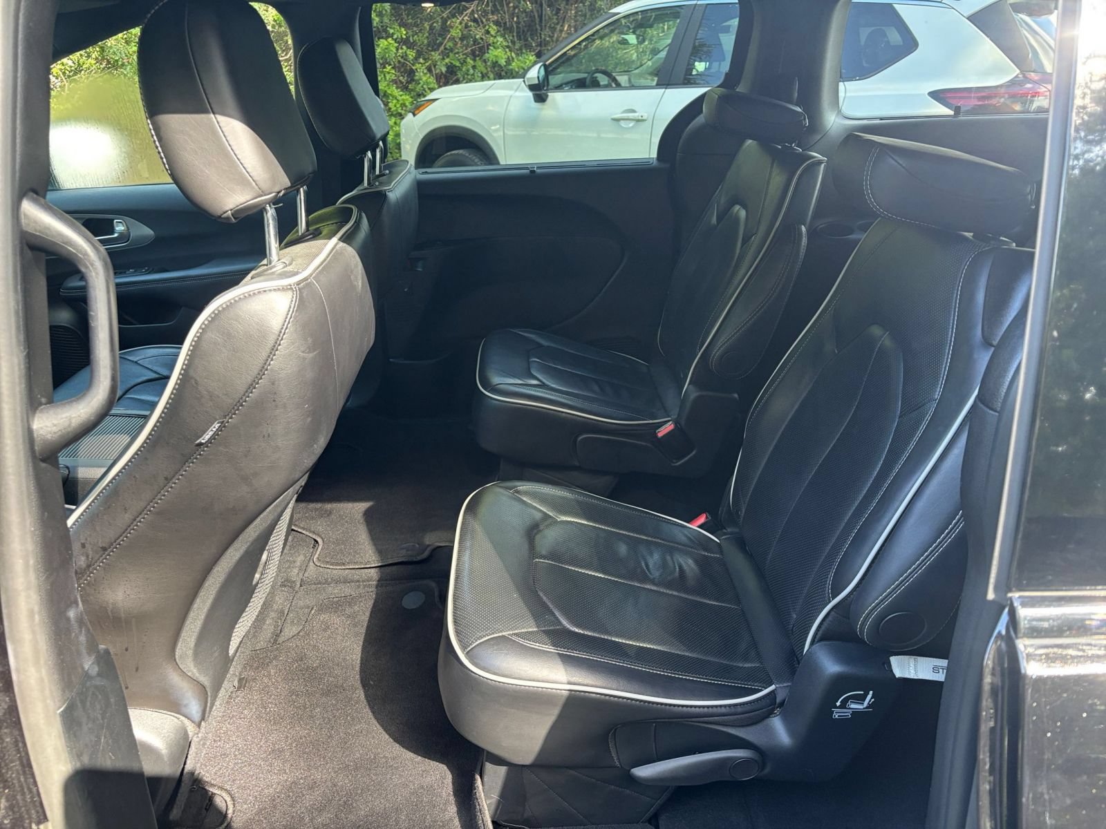 Used 2025 Chrysler Pacifica Limited FWD image 28