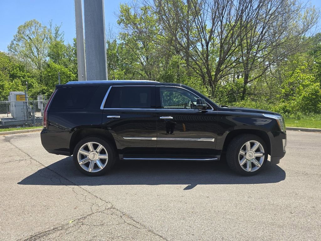 Used 2016 Cadillac Escalade Luxury AWD/4WD image 17