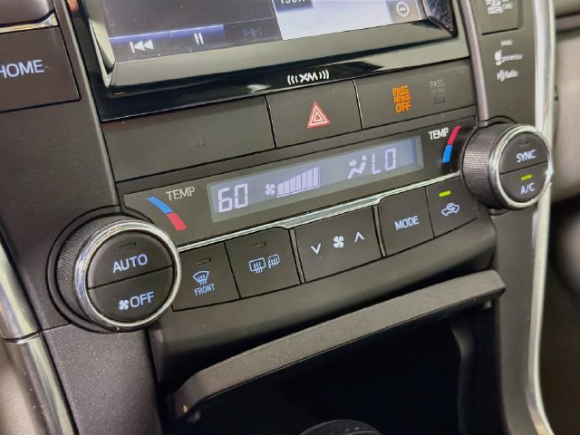 Used 2016 Toyota Camry XLE w/ Moonroof Package FWD image 21