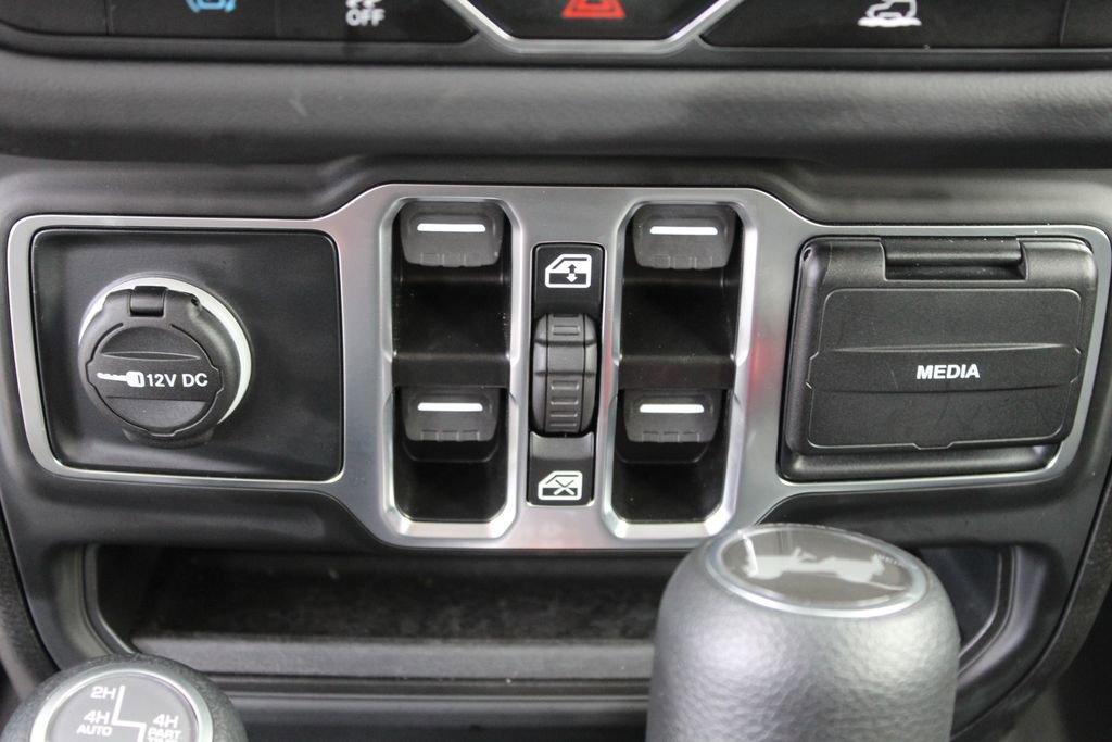 Used 2025 Jeep Wrangler Unlimited Sahara image 21