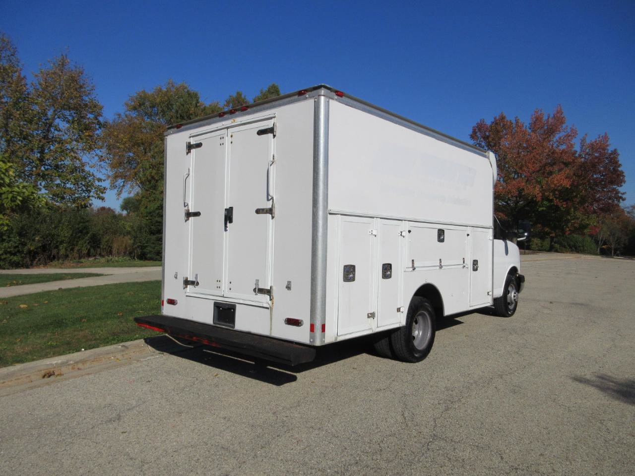 Used 2016 Chevrolet Express 3500 RWD image 9
