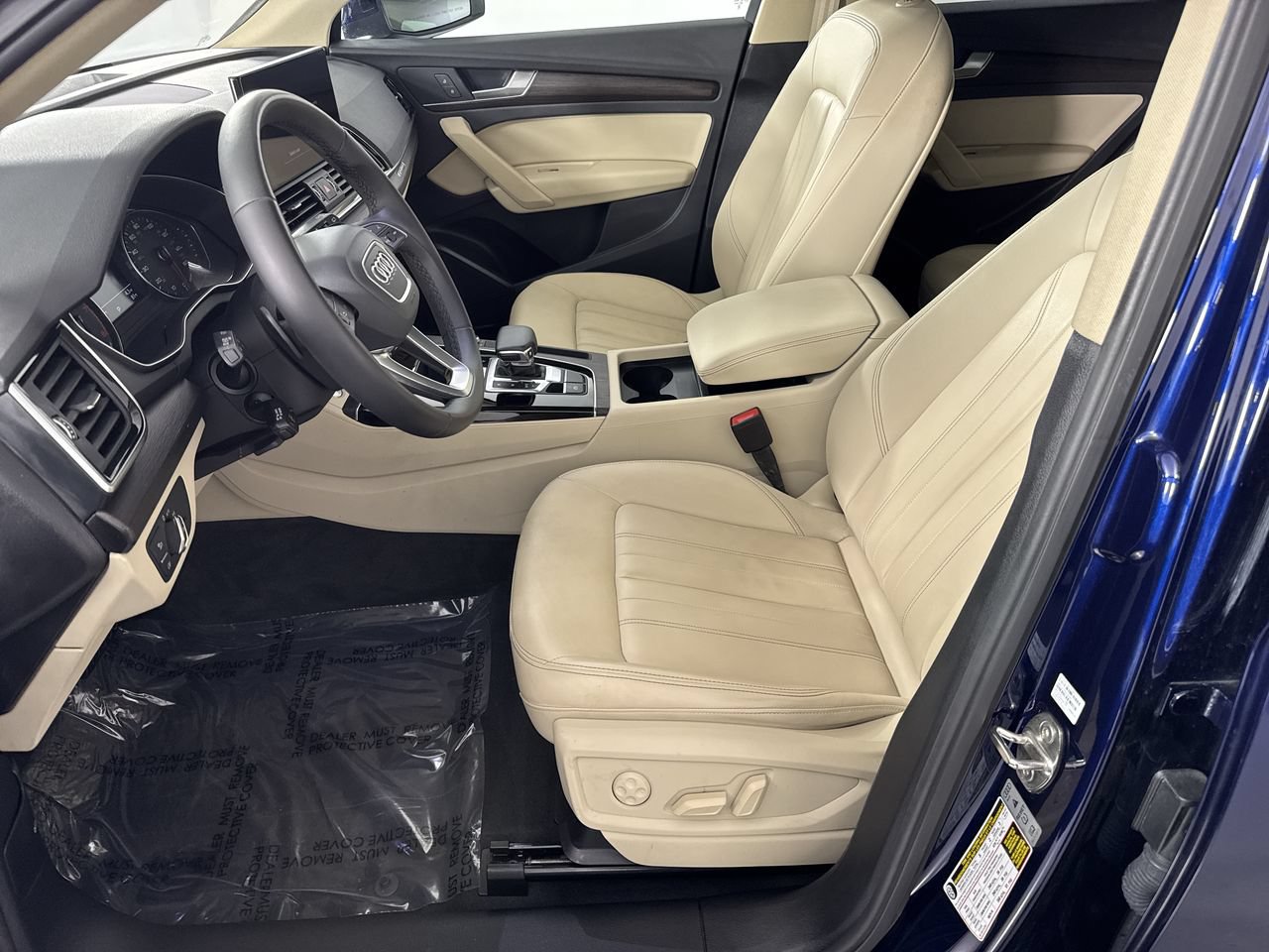Used 2023 Audi Q5 2.0T Premium w/ Convenience Package AWD/4WD image 2