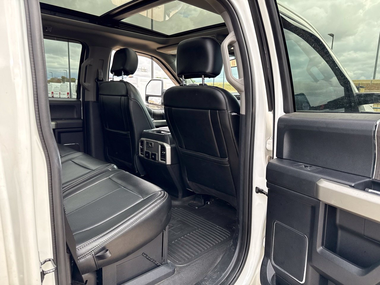 Used 2021 Ford F250 Lariat w/ Tremor Off-Road Package AWD/4WD image 12