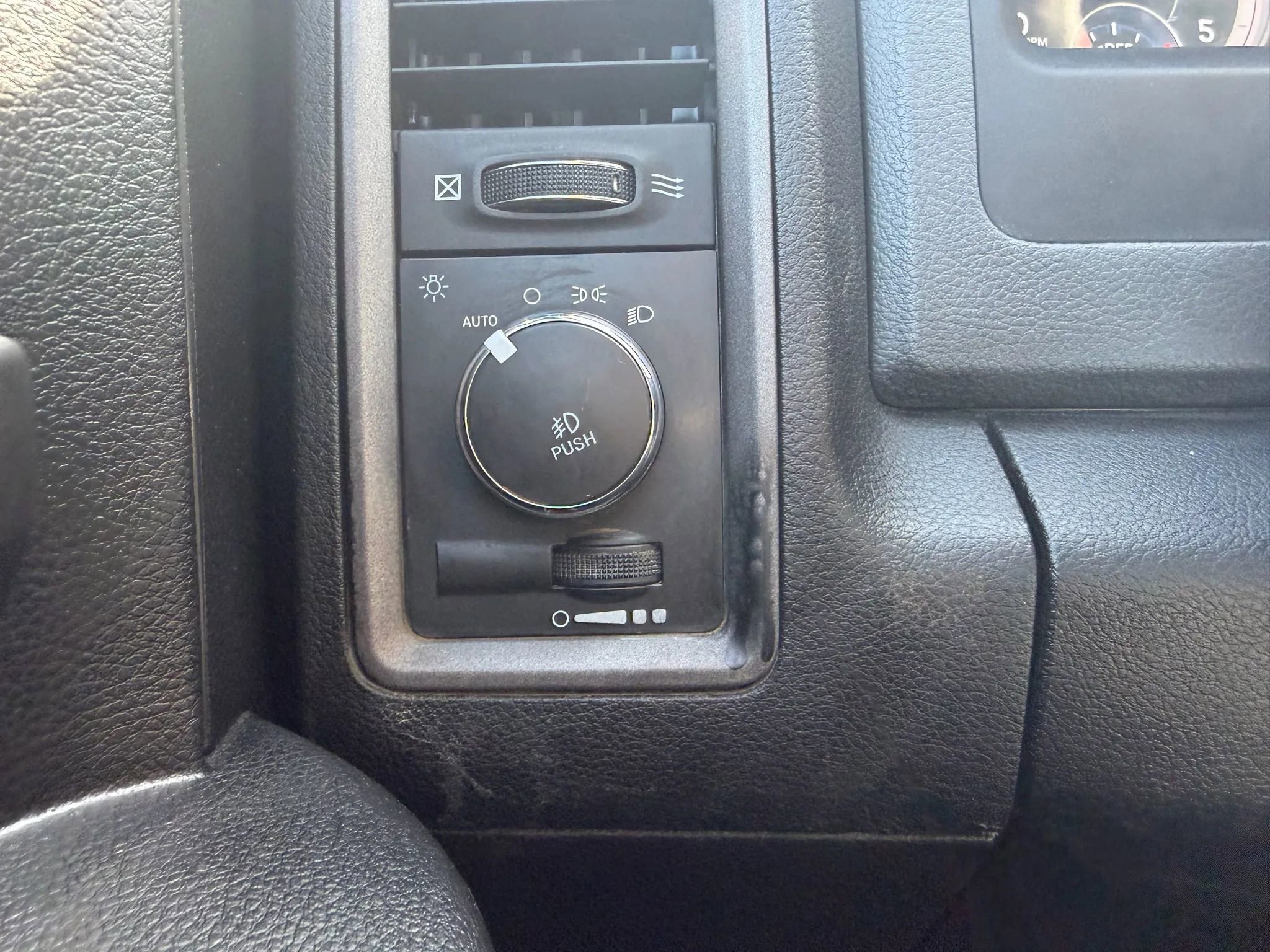 Used 2018 RAM 3500 Tradesman w/ Chrome Appearance Group AWD/4WD image 20