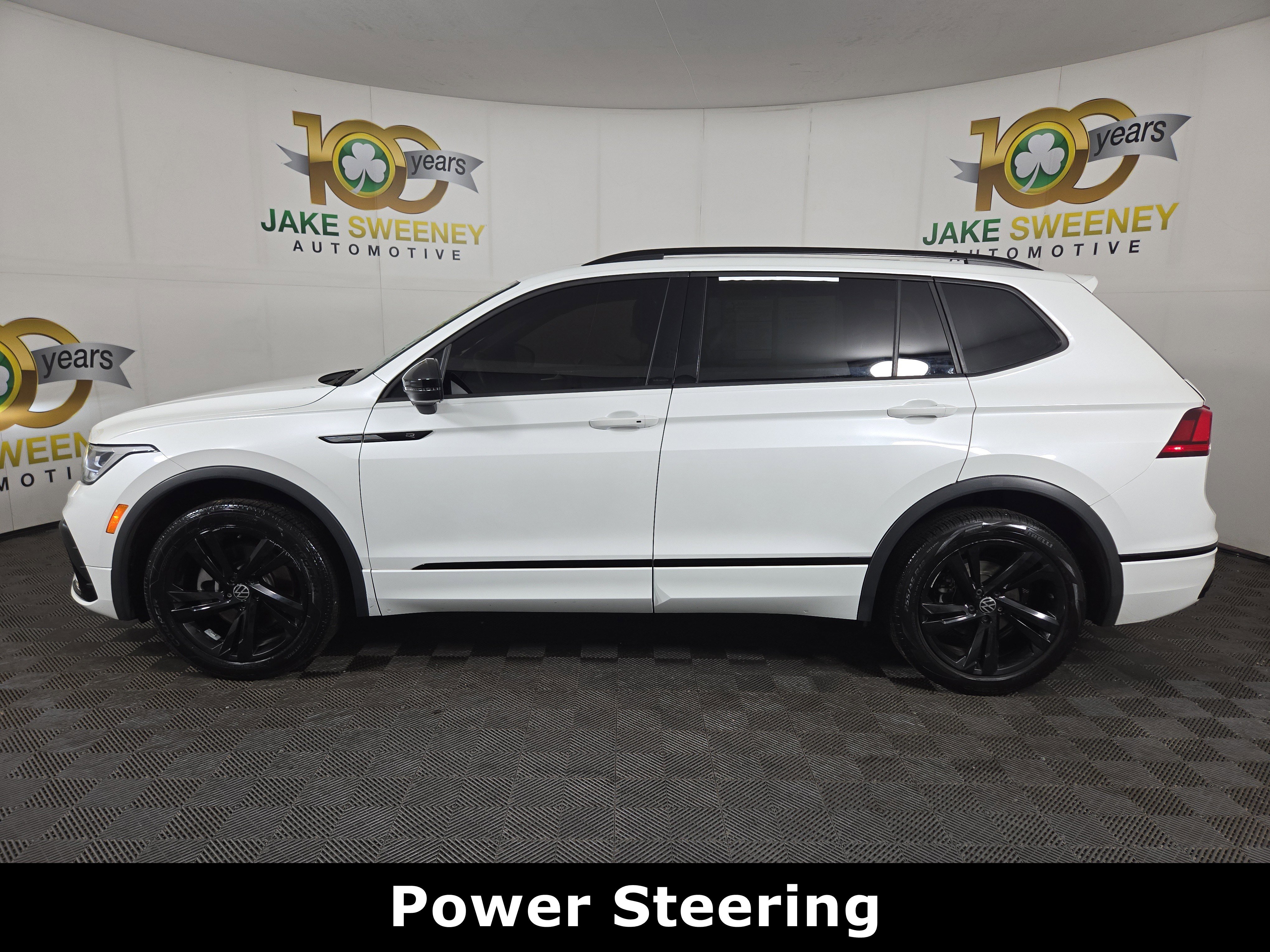 Used 2023 Volkswagen Tiguan SE R-Line image 4