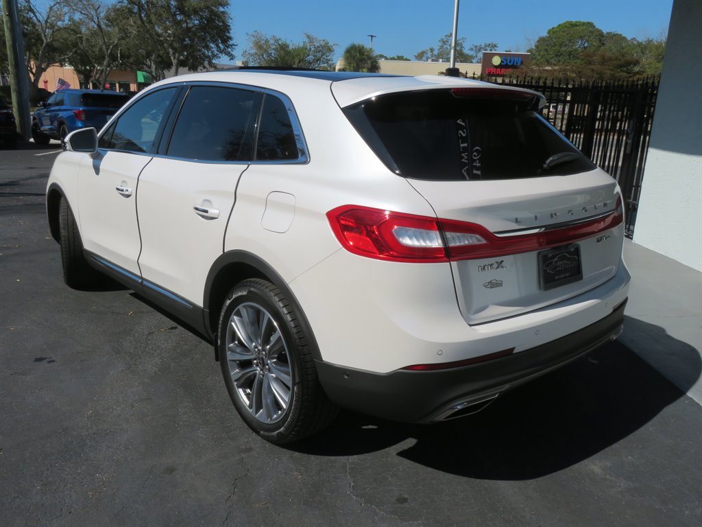 Used 2017 Lincoln MKX Reserve w/ Driver Assistance Package image 4
