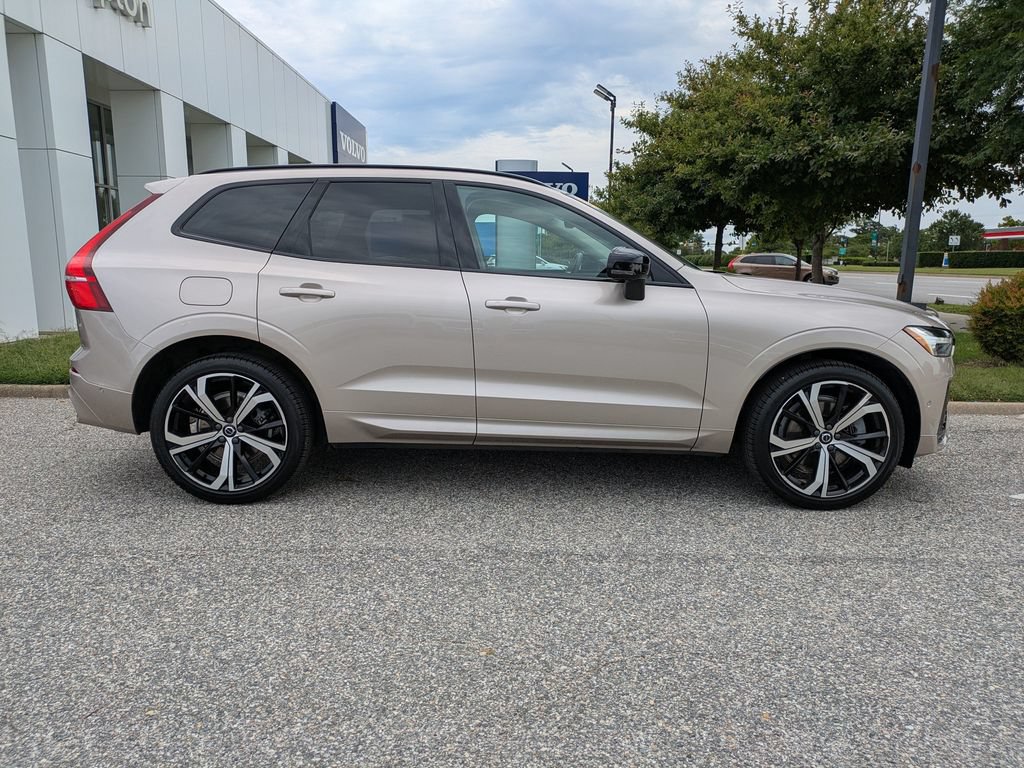 Certified 2023 Volvo XC60 B6 Ultimate w/ Protection Package Premier AWD/4WD image 3