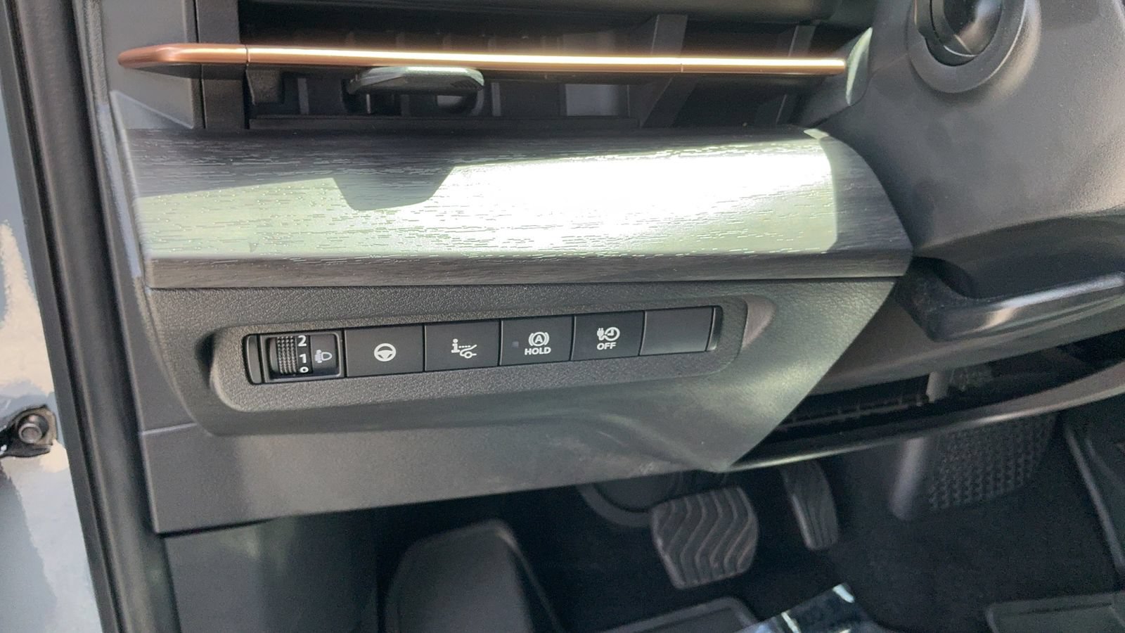 Certified 2025 Nissan Ariya FWD image 26
