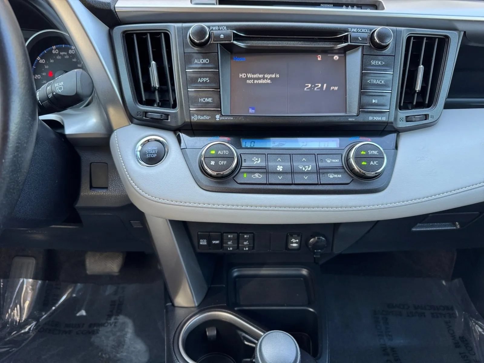 Used 2018 Toyota RAV4 XLE AWD/4WD image 16