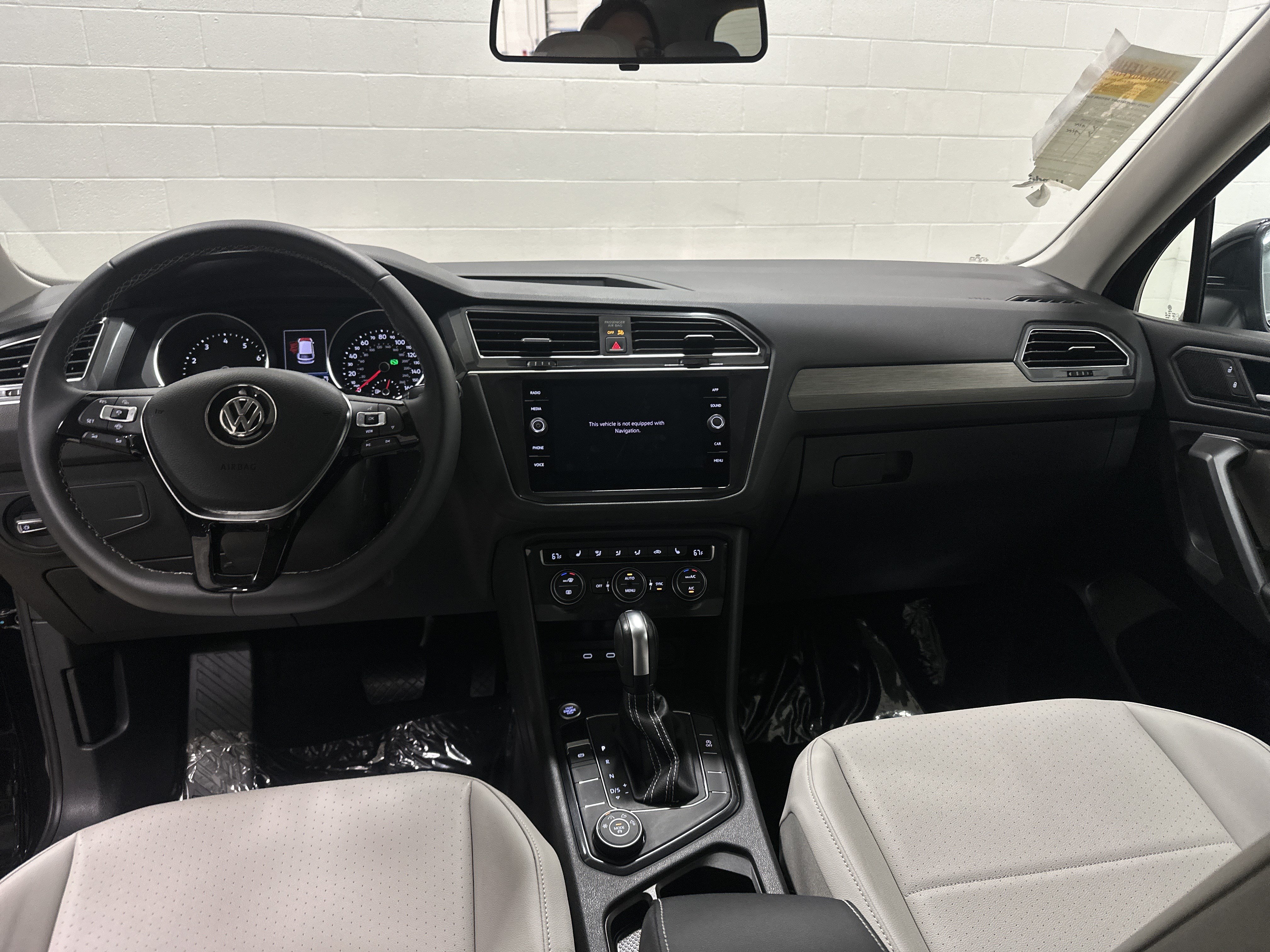 Used 2021 Volkswagen Tiguan SE AWD/4WD image 32