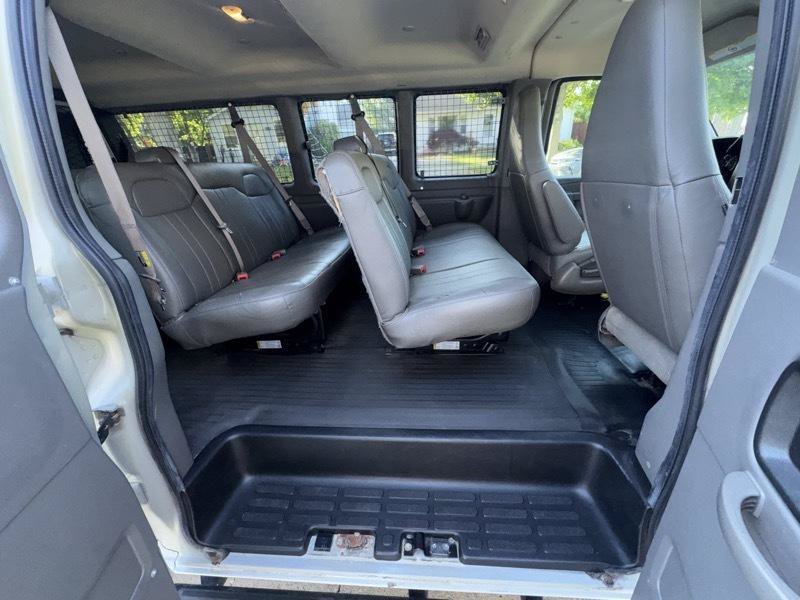 Used 2020 Chevrolet Express 3500 LS RWD image 18