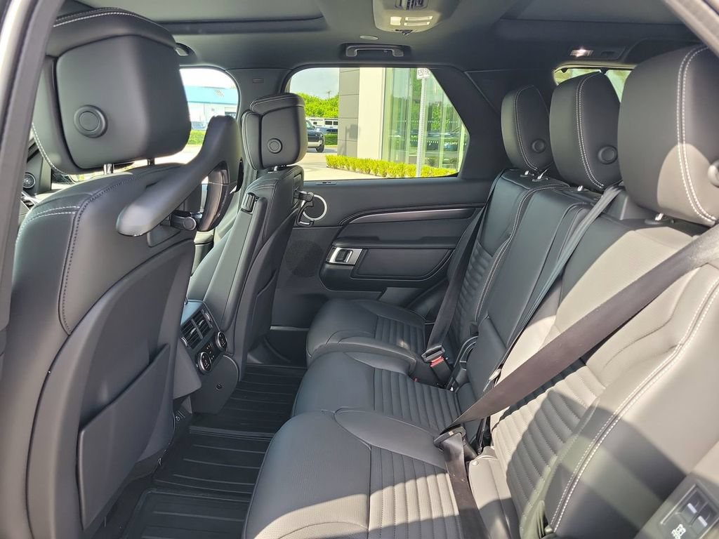 New 2025 Land Rover Discovery Metropolitan Edition AWD/4WD image 16