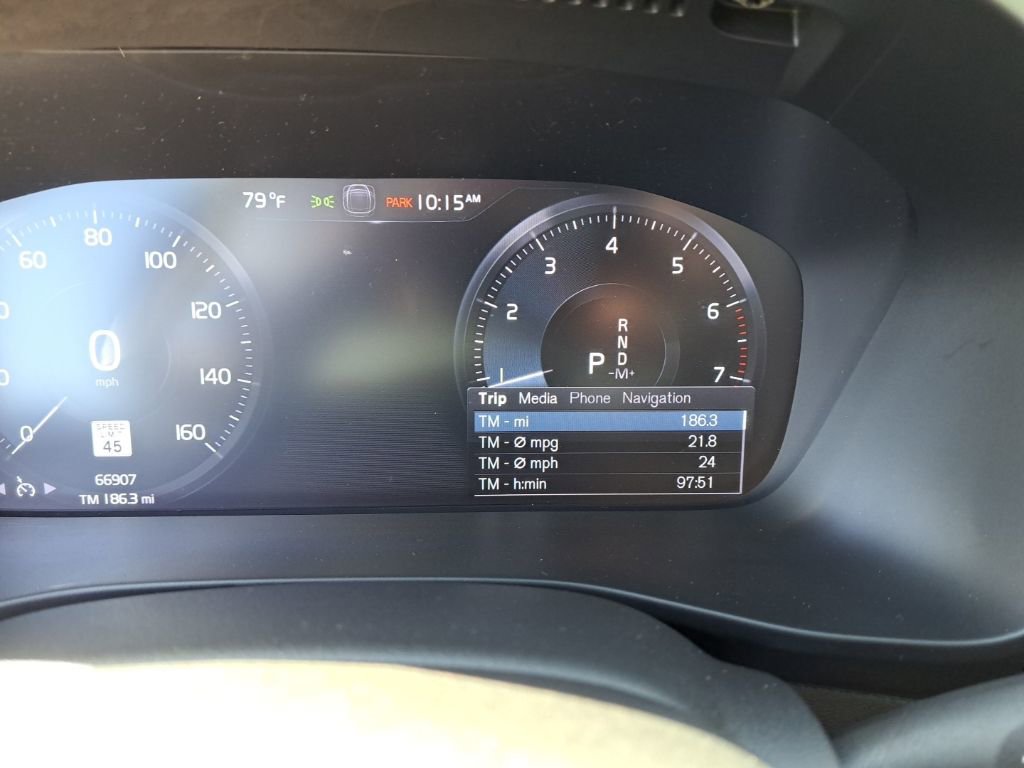 Used 2021 Volvo XC40 T5 Momentum w/ Climate Package image 18