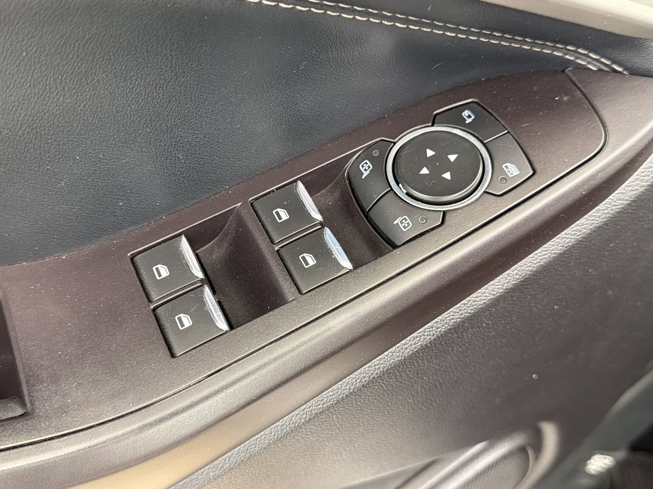 Used 2020 Ford Explorer Limited image 17