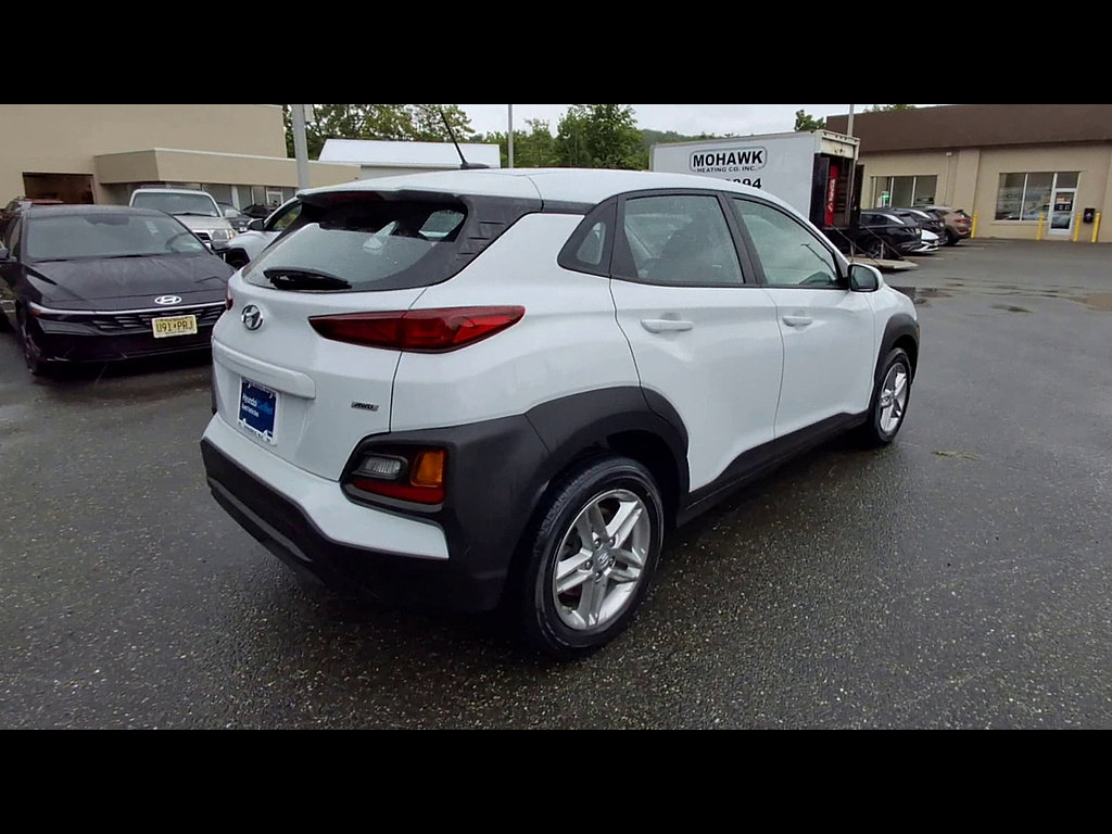 Certified 2021 Hyundai Kona SE w/ Cargo Package AWD/4WD image 8