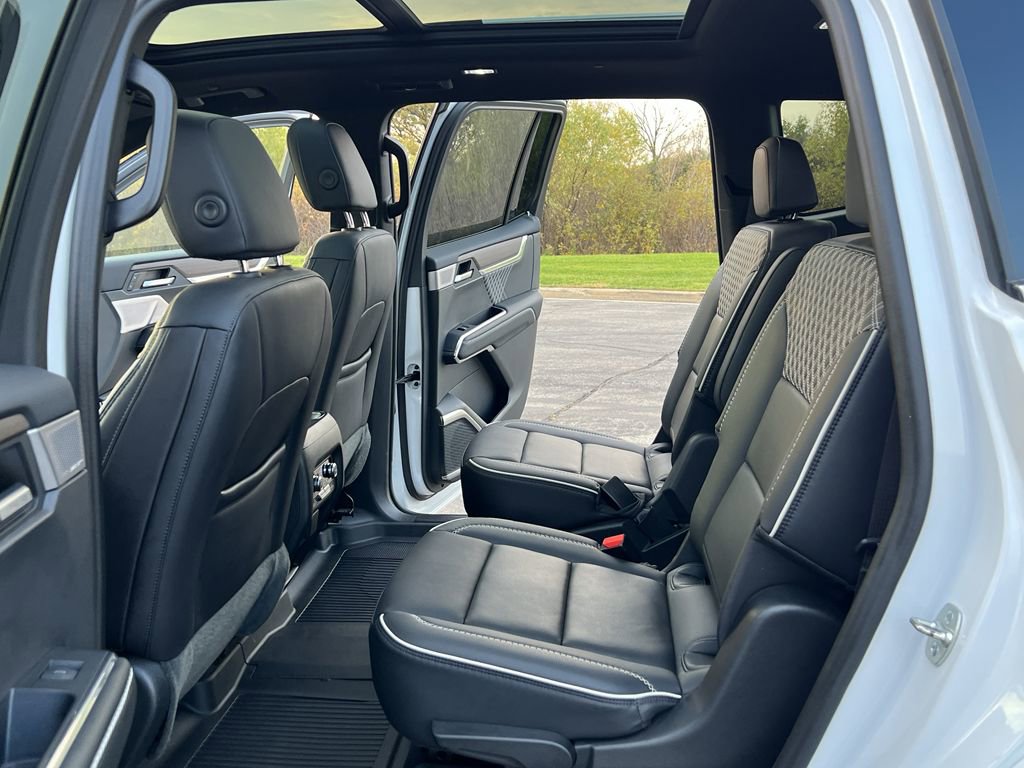 Used 2024 GMC Acadia Denali w/ Super Cruise Package image 36