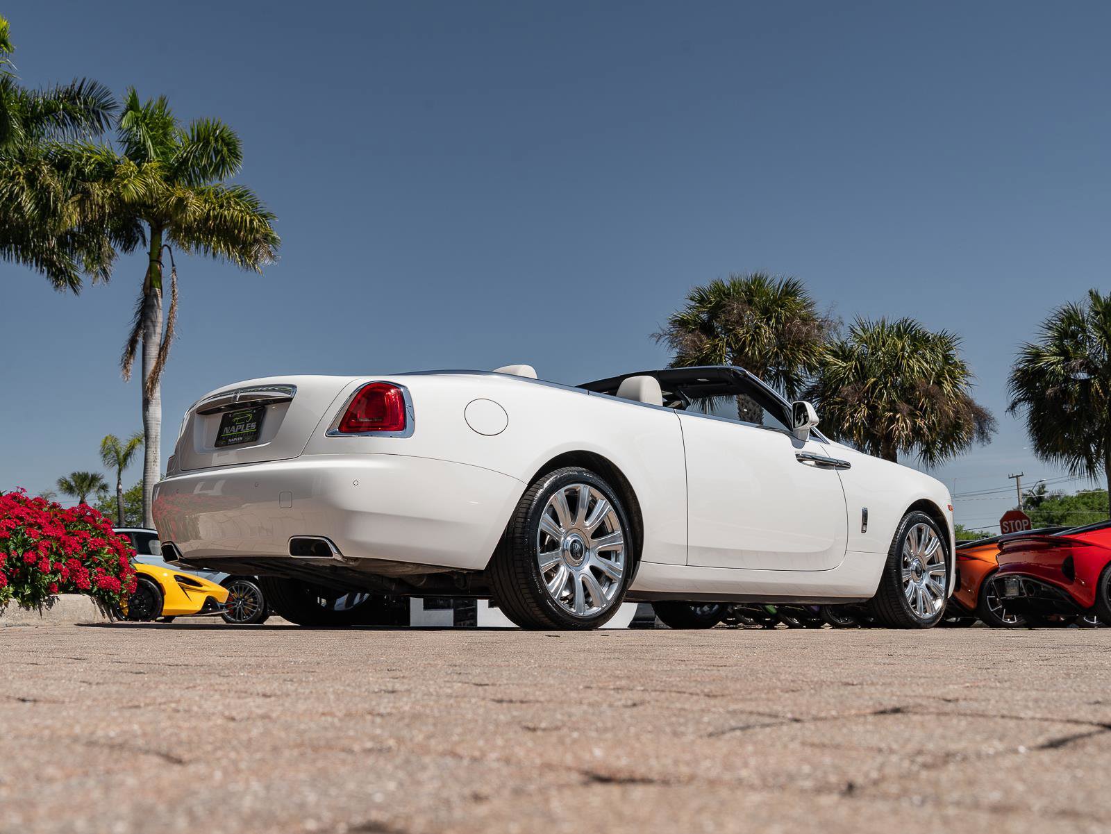 Used 2017 Rolls-Royce Dawn image 9