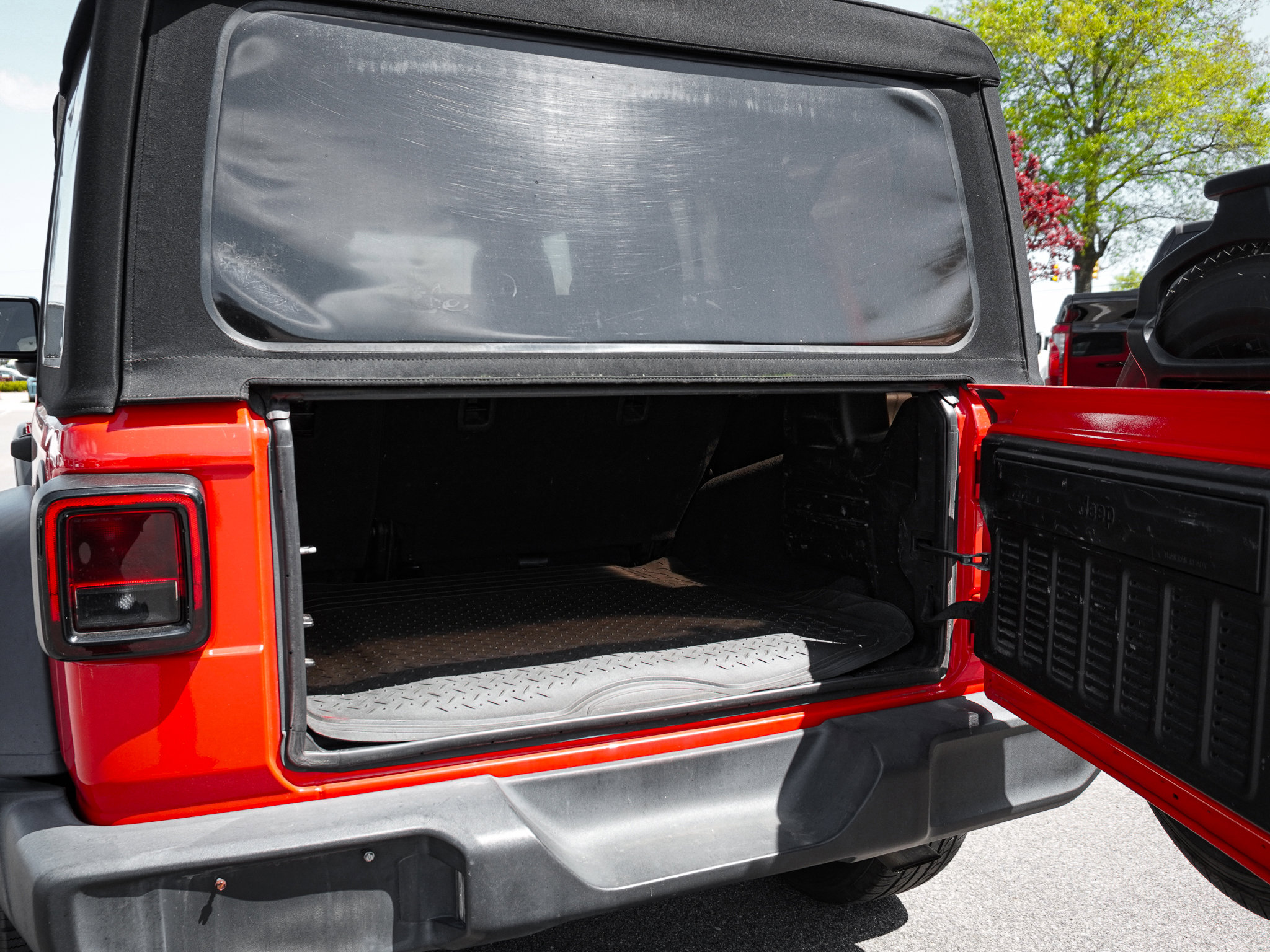 Used 2018 Jeep Wrangler Unlimited Sport S image 28