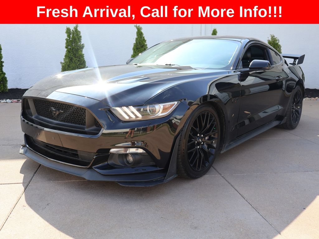 Used 2017 Ford Mustang GT Premium w/ GT Performance Package RWD image 4