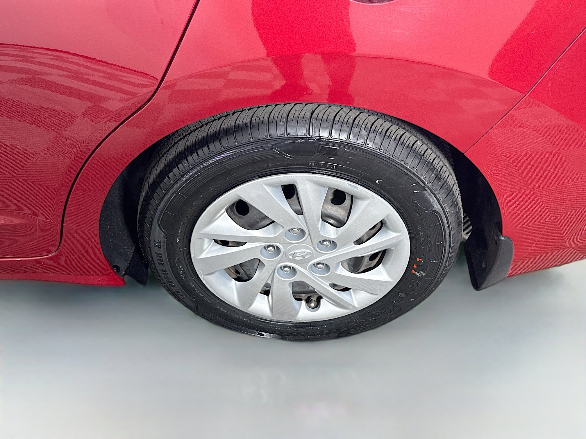 Used 2018 Hyundai Elantra SE w/ Winter Weather Package image 35