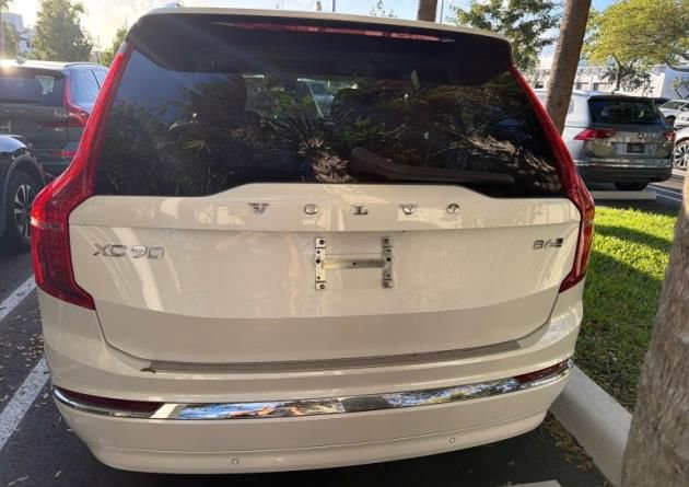 Used 2023 Volvo XC90 B6 Ultimate w/ Protection Package Premier image 5