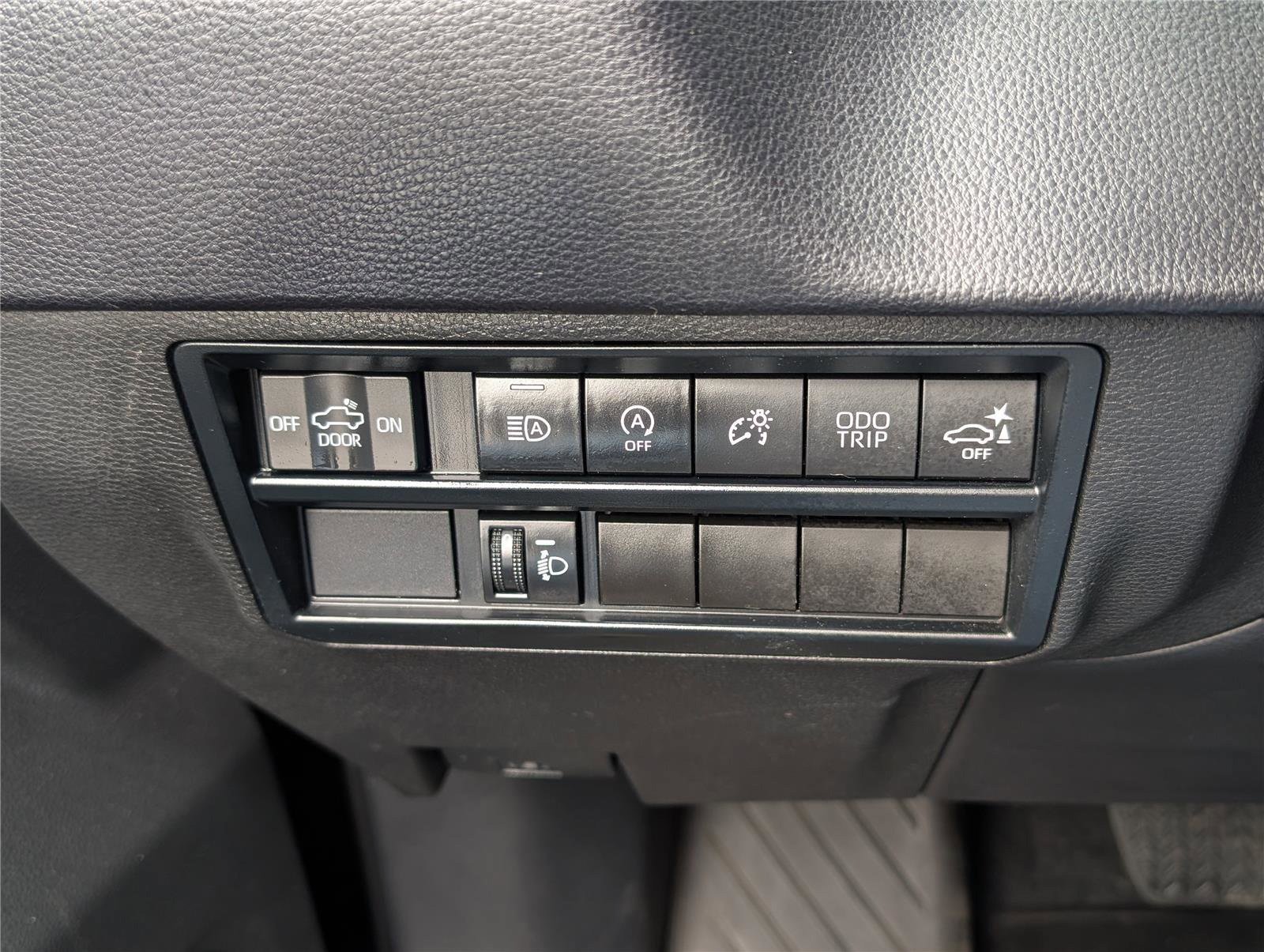 Used 2023 Toyota Tundra SR5 w/ SR5 Convenience Package AWD/4WD image 18