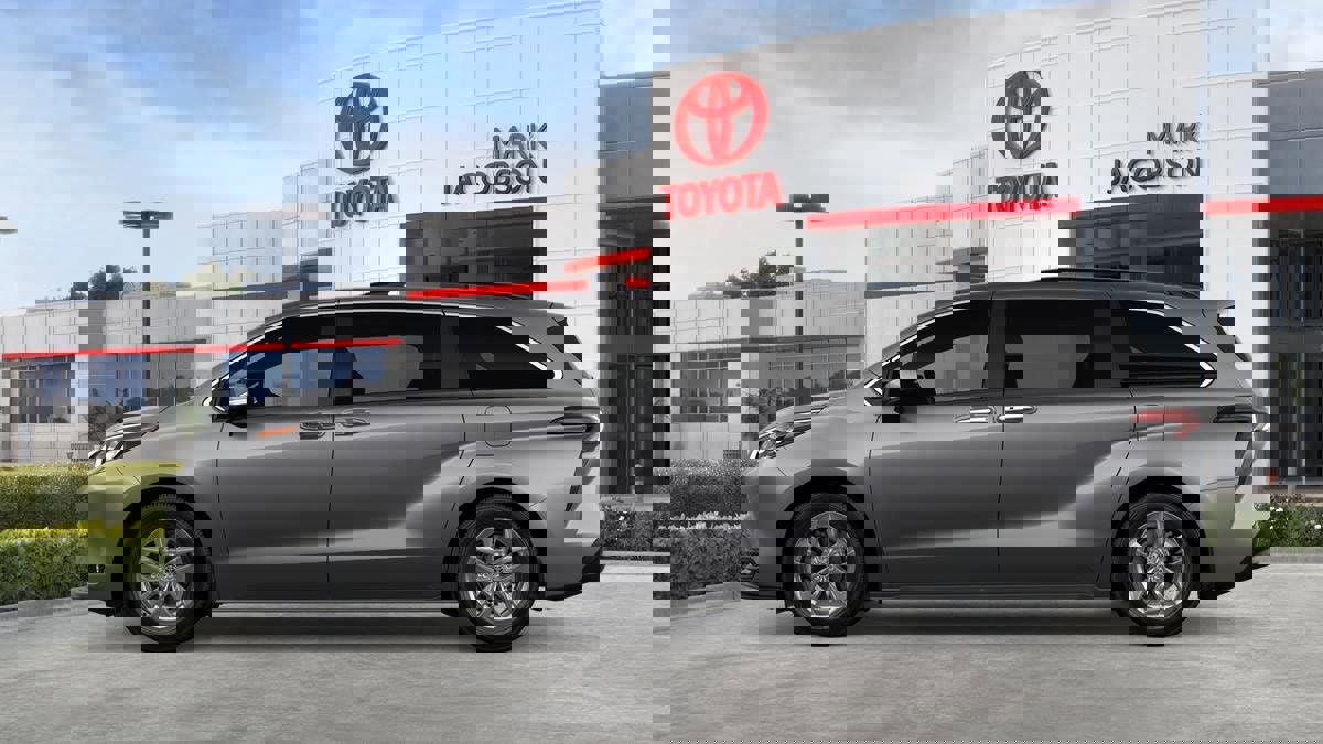 New 2026 Toyota Sienna XLE image 4