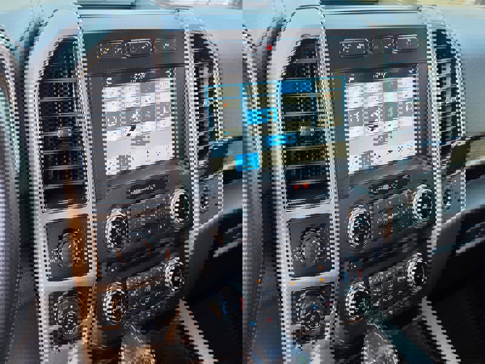 Used 2018 Ford F150 Lariat w/ Equipment Group 502A Luxury image 12