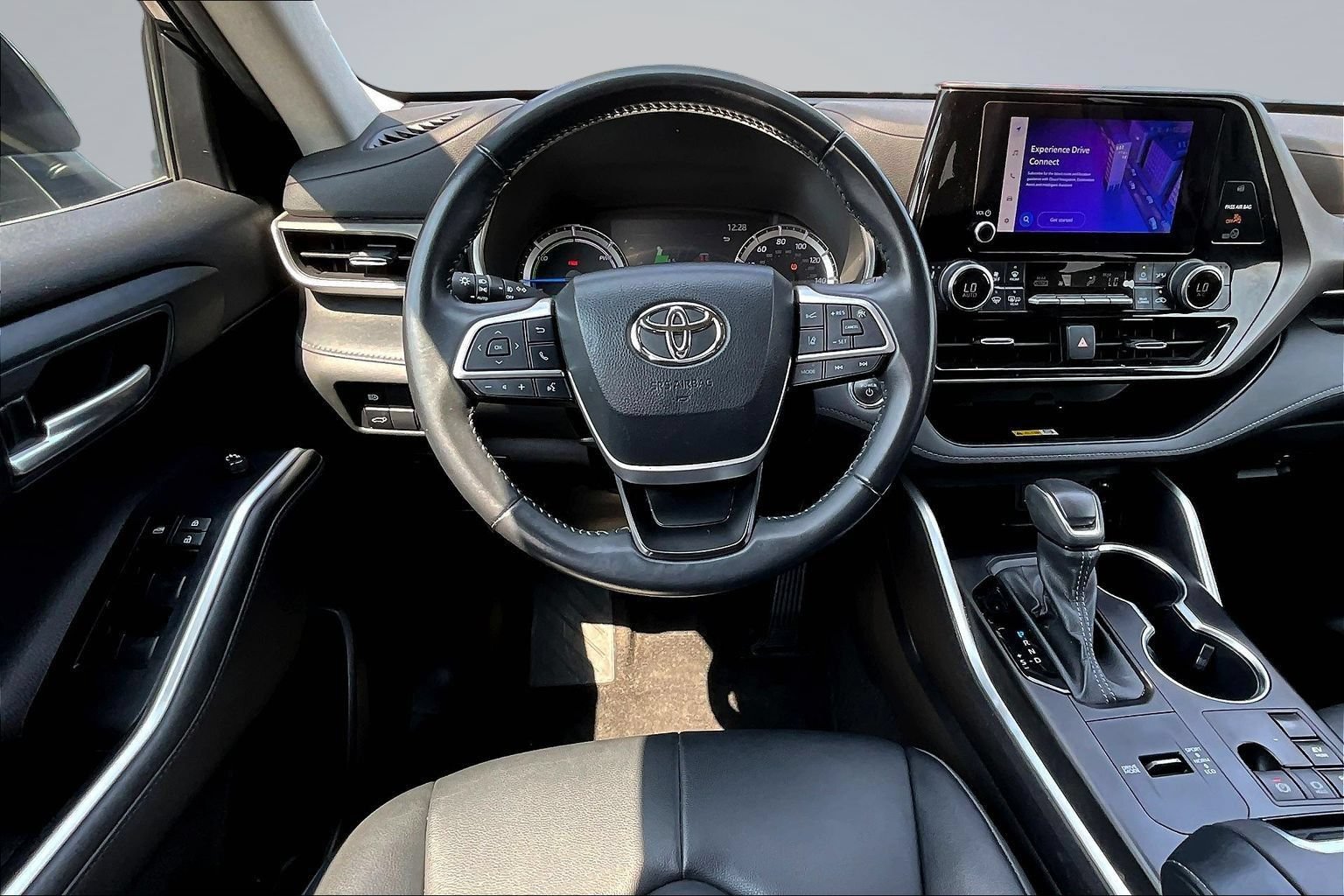 Used 2023 Toyota Highlander XLE FWD image 7