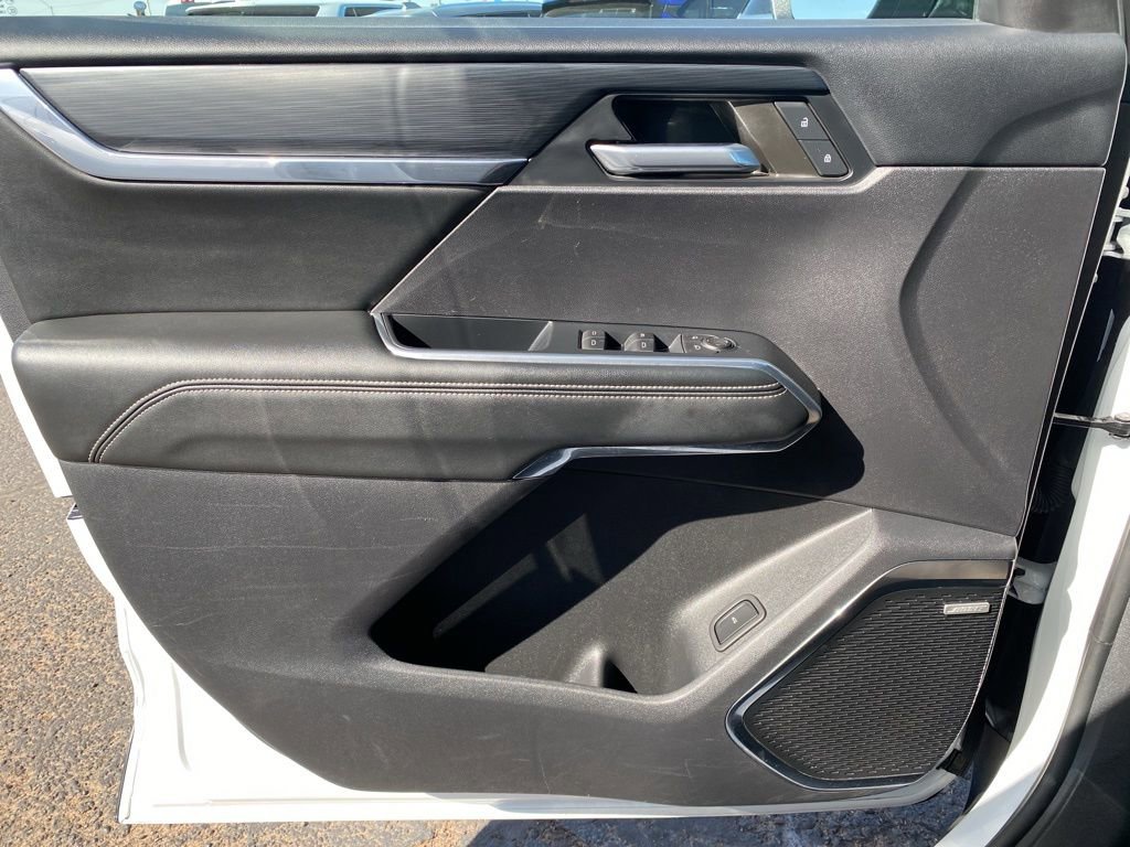 Used 2024 GMC Acadia Elevation FWD image 37