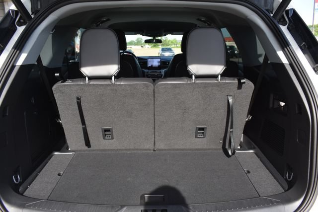 Used 2023 Ford Explorer XLT w/ Equipment Group 202A AWD/4WD image 38