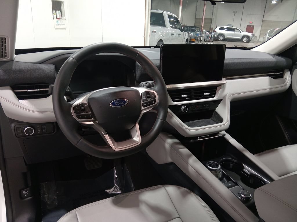 Certified 2025 Ford Explorer Active w/ Active Comfort Package AWD/4WD image 16