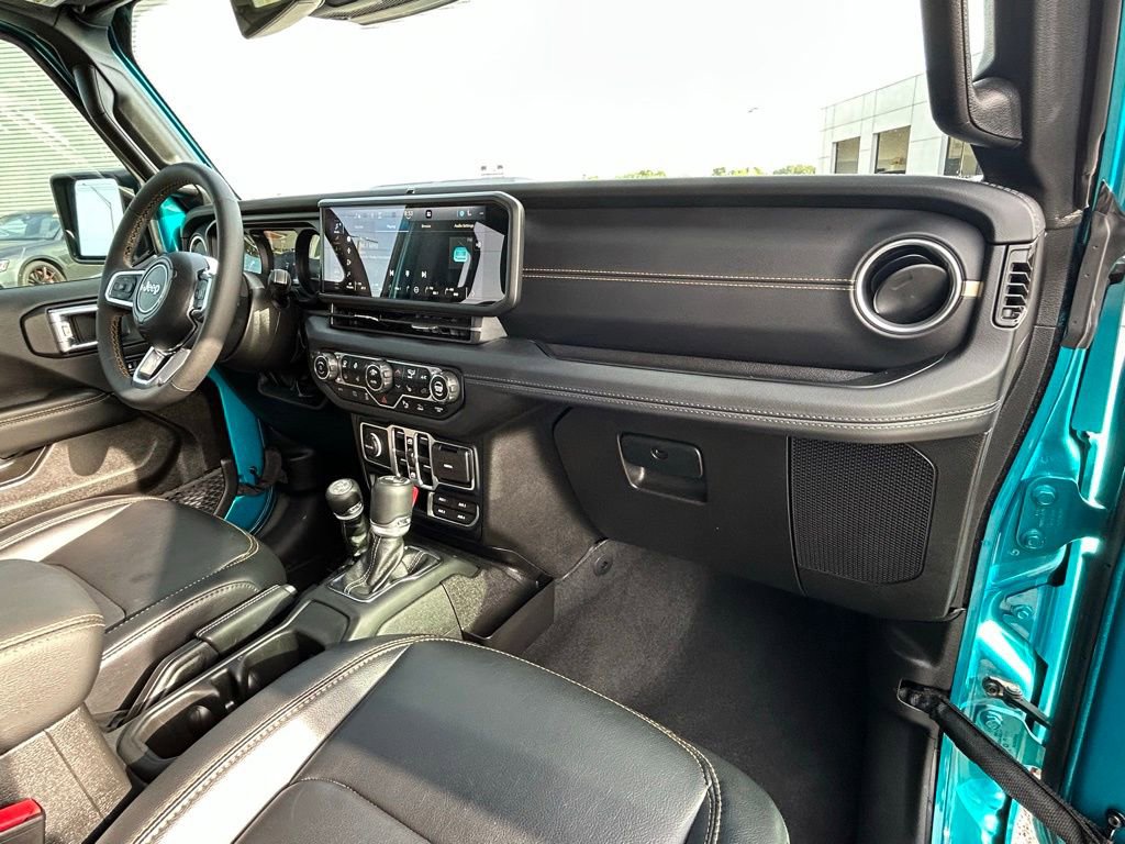 Used 2024 Jeep Wrangler Unlimited Sahara w/ Technology Group AWD/4WD image 55