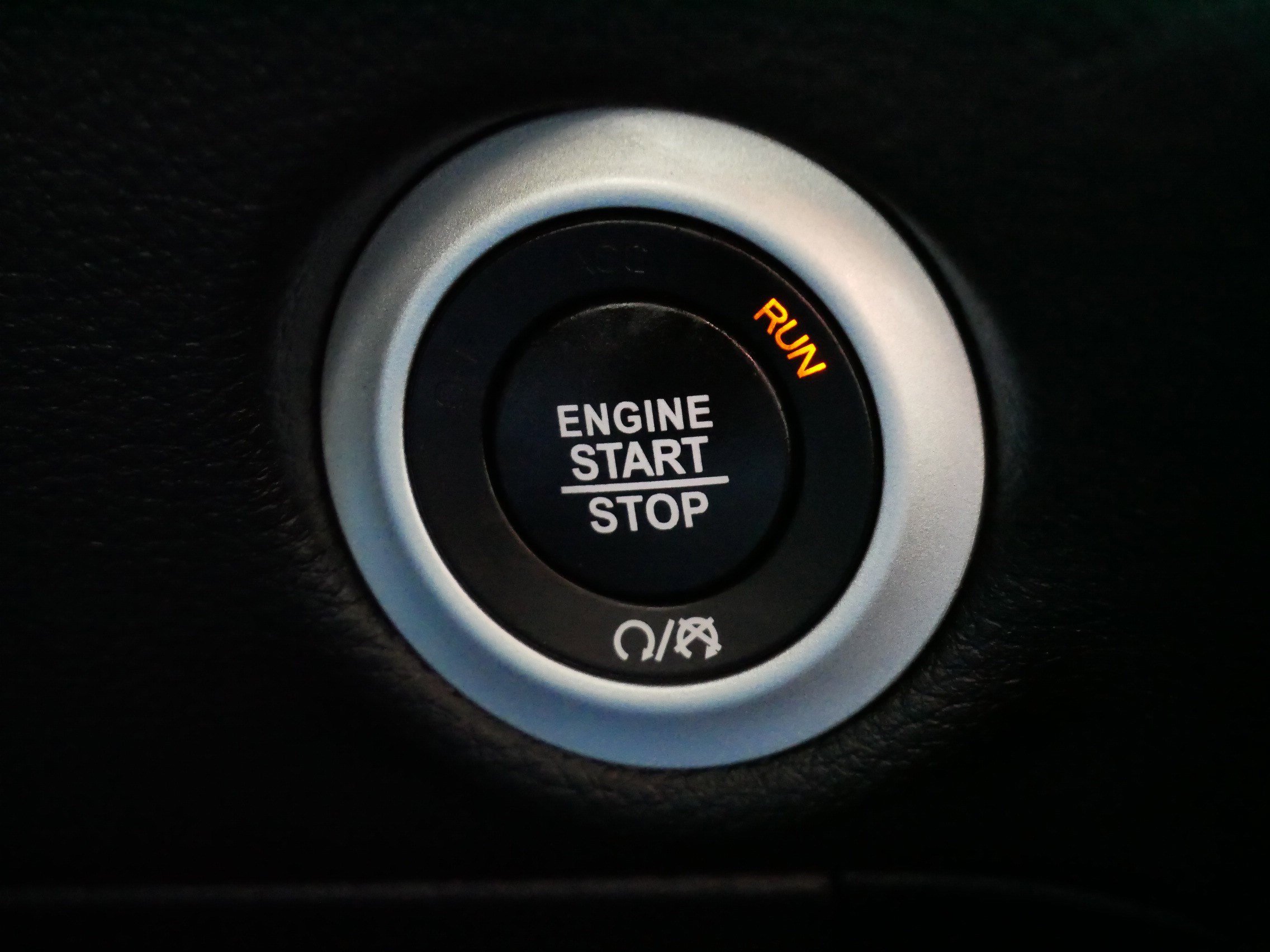 Used 2025 Chrysler Pacifica Select w/ Uconnect Theater Family Group image 30