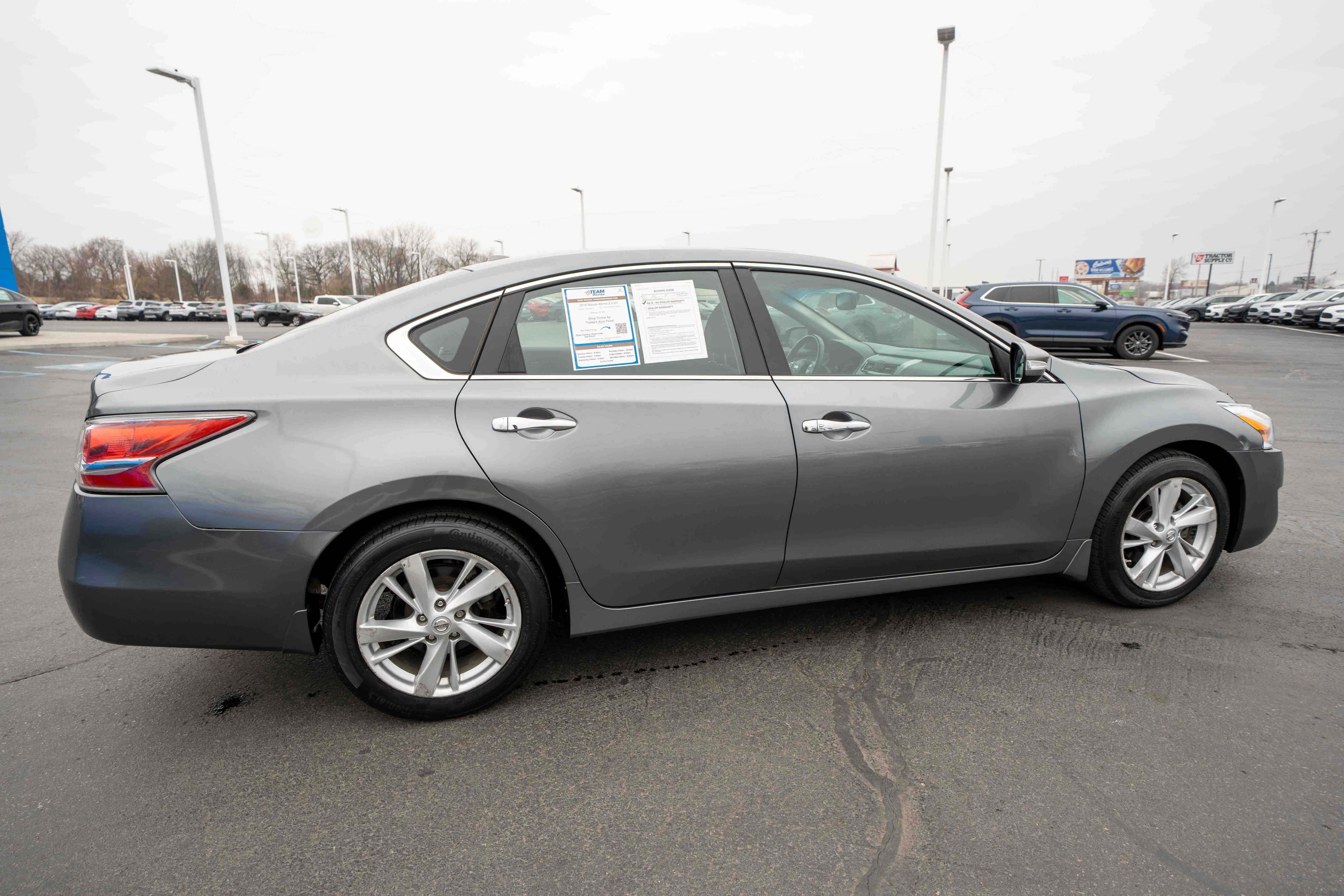 Used 2015 Nissan Altima 2.5 SV w/ Convenience Package image 6