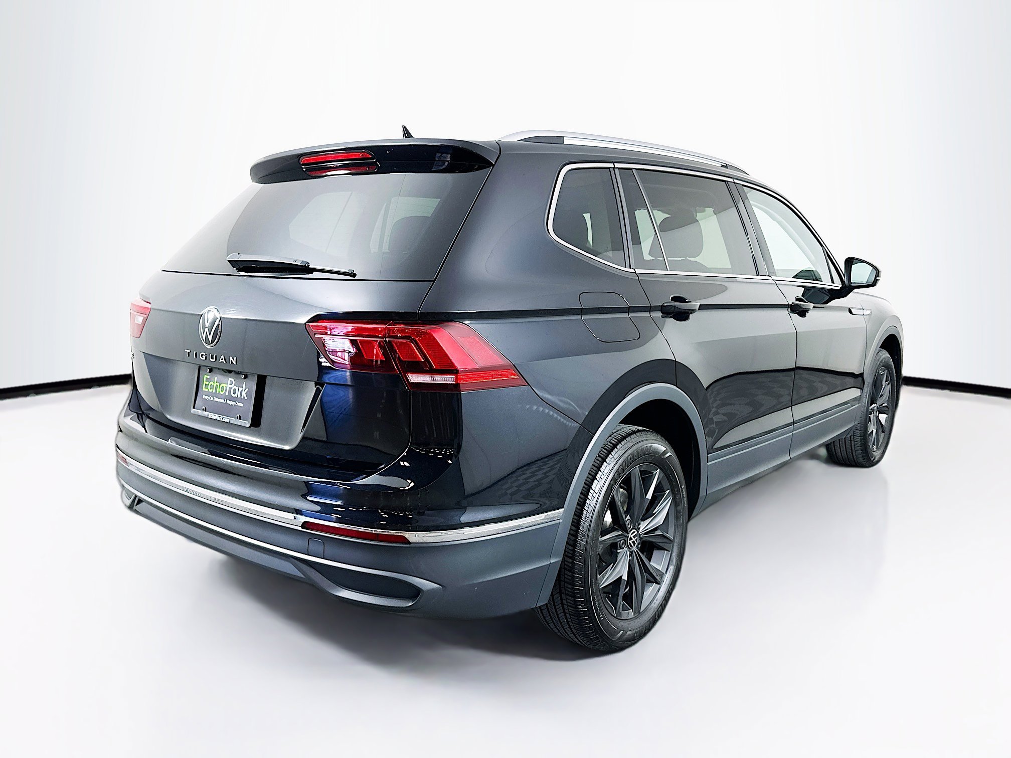 Used 2024 Volkswagen Tiguan SE FWD image 9