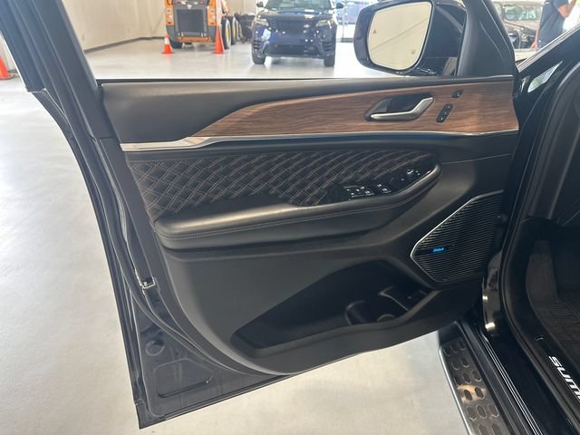 Used 2023 Jeep Grand Cherokee Summit AWD/4WD image 26