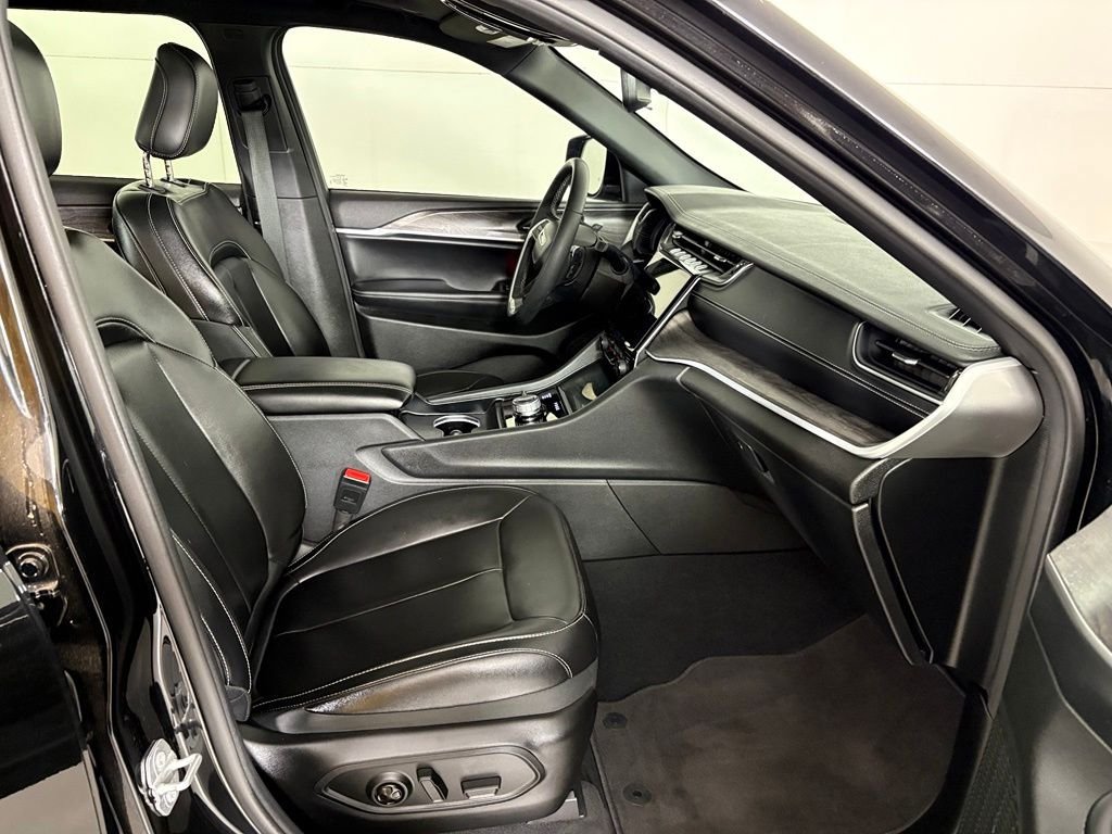Used 2024 Jeep Grand Cherokee L Limited AWD/4WD image 16