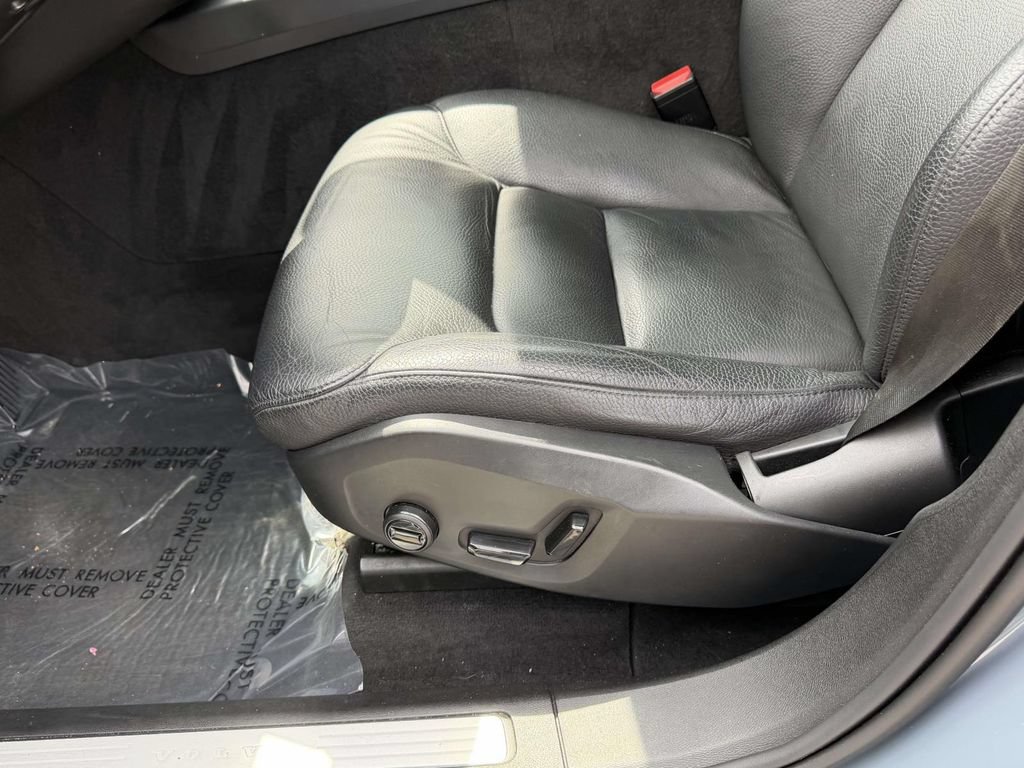 Used 2022 Volvo XC60 B5 Momentum w/ Climate Package AWD/4WD image 17