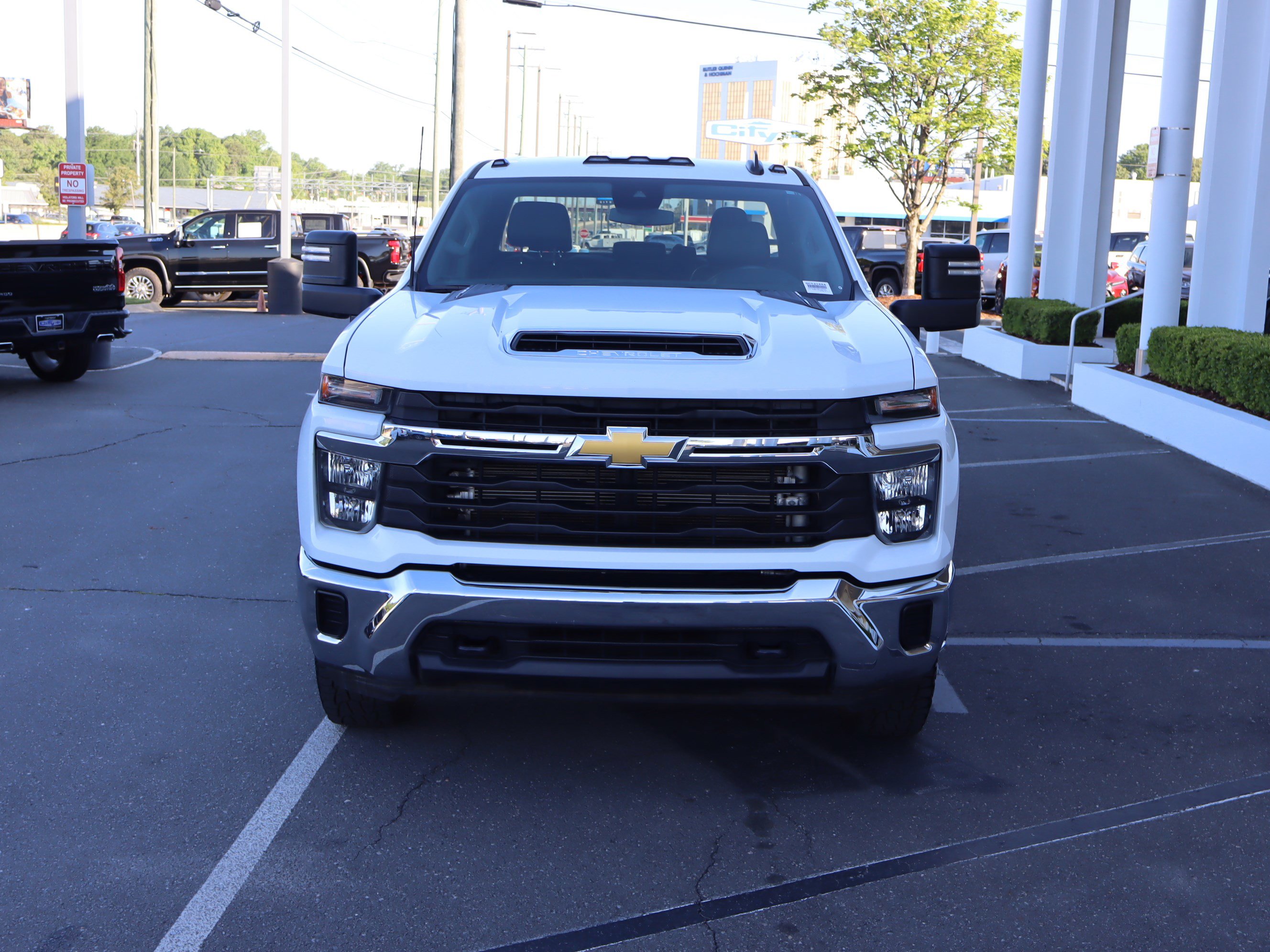 Used 2024 Chevrolet Silverado 3500 LT AWD/4WD image 3