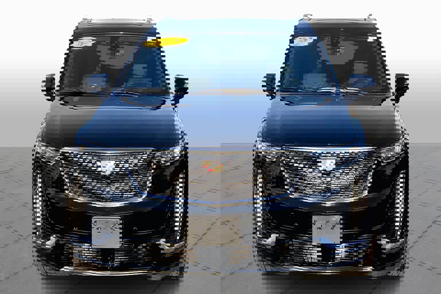 Used 2025 Cadillac XT6 Premium Luxury w/ Technology Package image 4