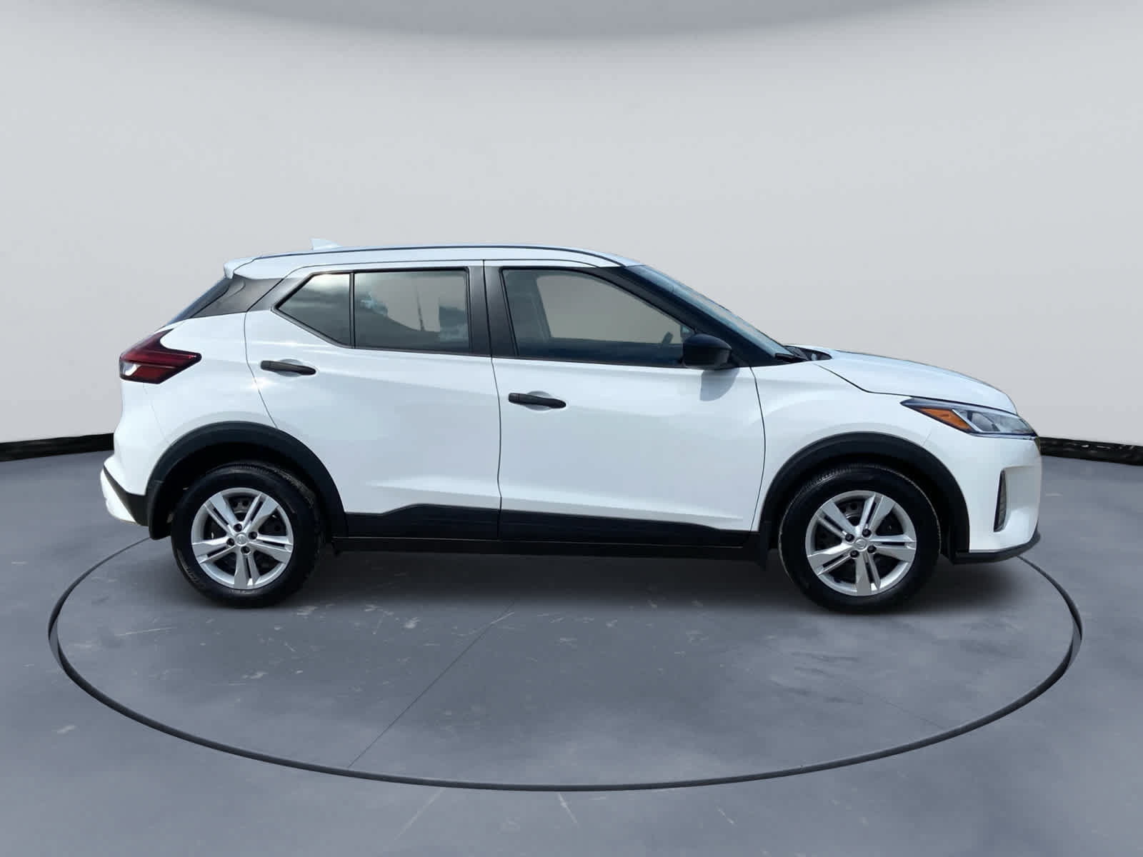 Used 2025 Nissan Kicks Play S FWD image 5