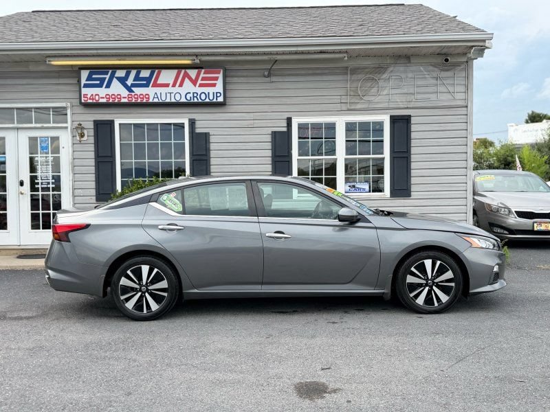 Used 2021 Nissan Altima 2.5 SV w/ SV Premium Package FWD image 1