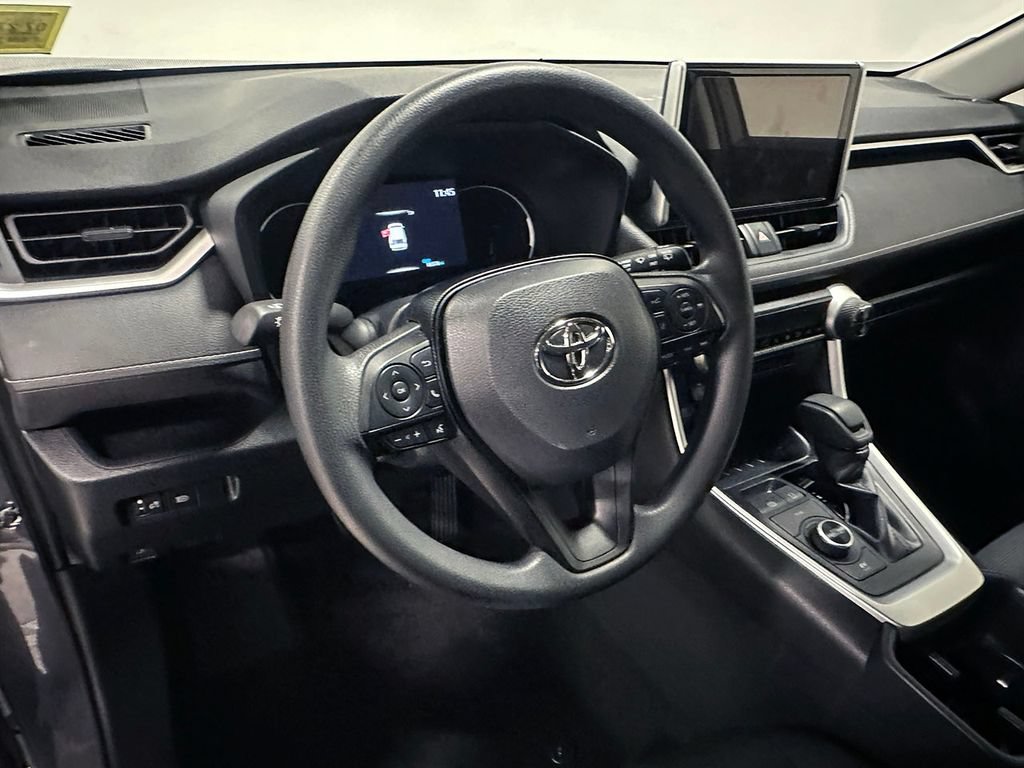 Used 2025 Toyota RAV4 LE AWD/4WD image 19