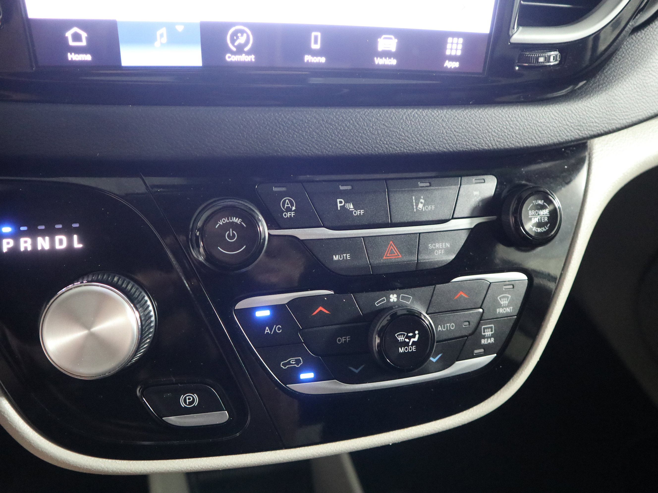 Used 2024 Chrysler Pacifica Touring-L FWD image 32